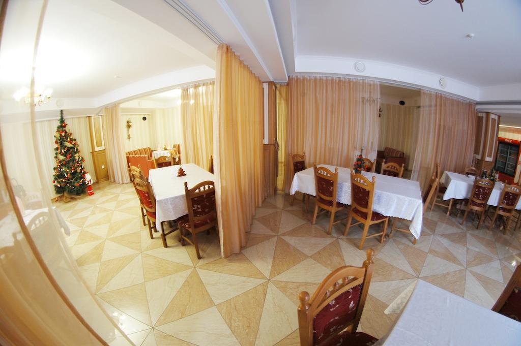 Hotel Intourist Muncaci Exterior foto