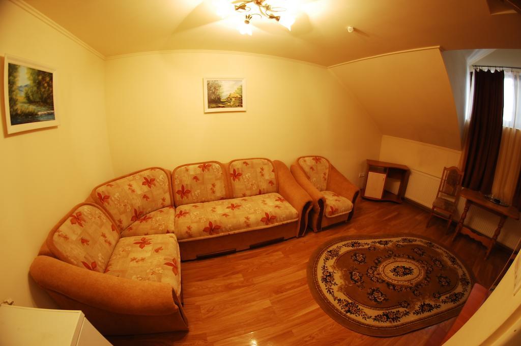 Hotel Intourist Muncaci Cameră foto